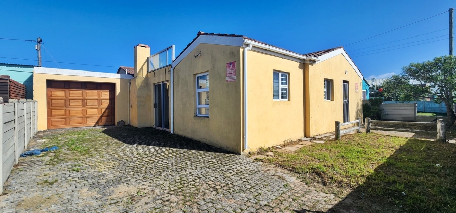 4 Bedroom Property for Sale in Struisbaai Western Cape